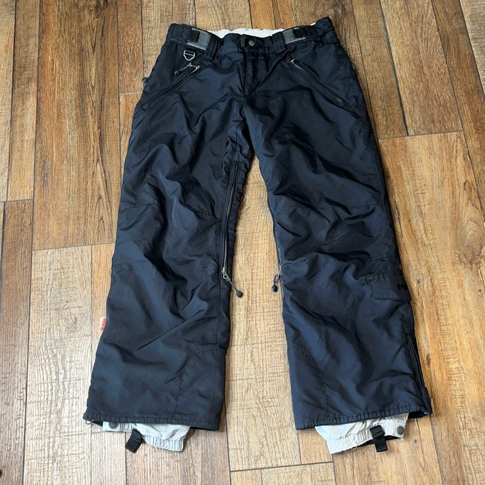 E 408 snowboard or ski pants
